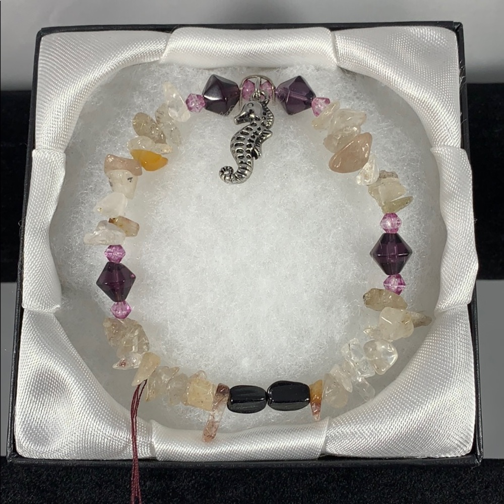 Iolite with seahorse charm bracelet - Picture 1 of 1